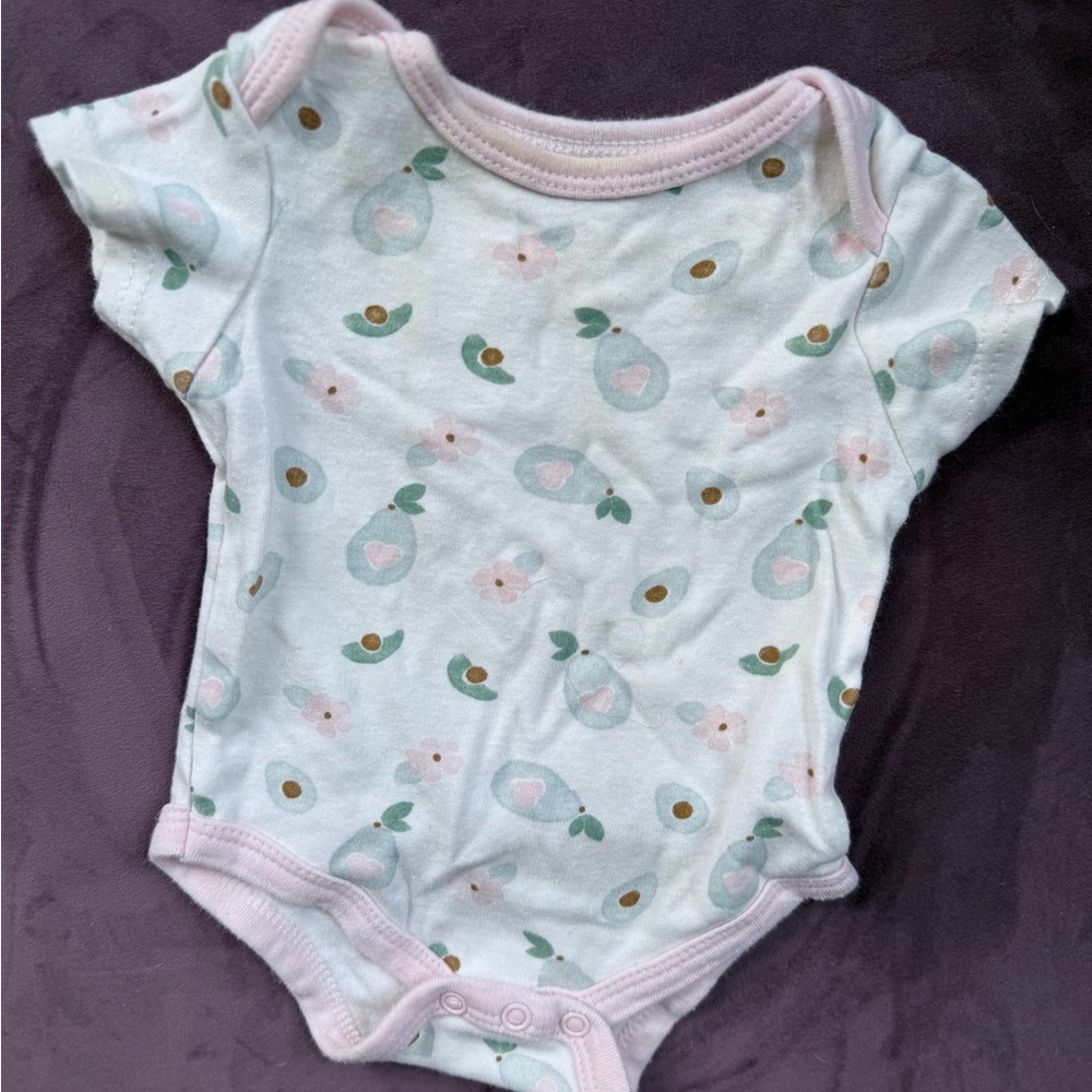 Kyle & Deena avocado print onesie • 3-6m